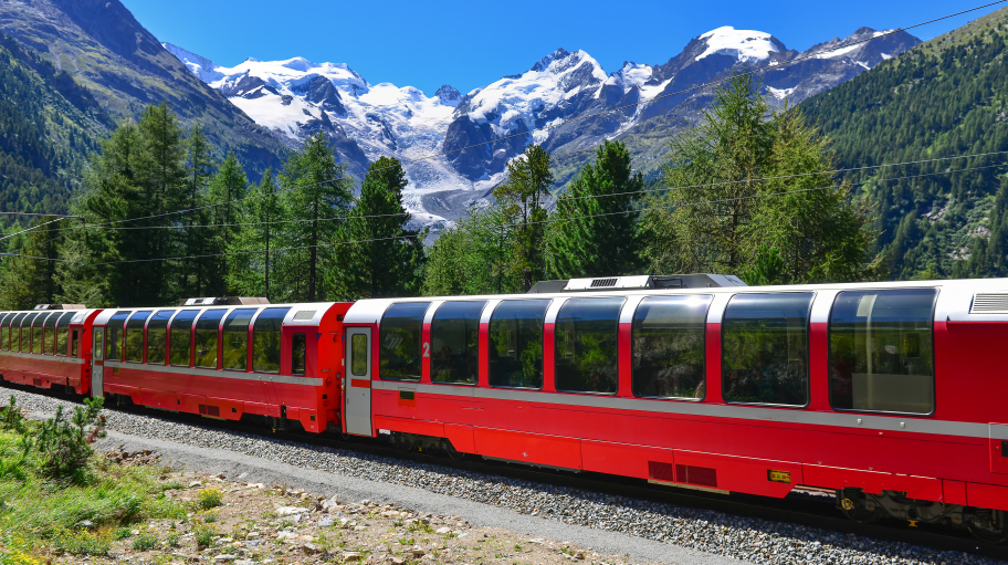 schweizer-bergbahn-bernina-express-ueberquerte-die-alpen