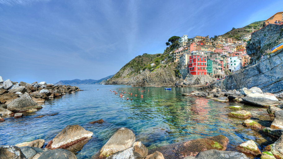 beautiful-shot-coastal-area-cinque-terre-northwest-italy