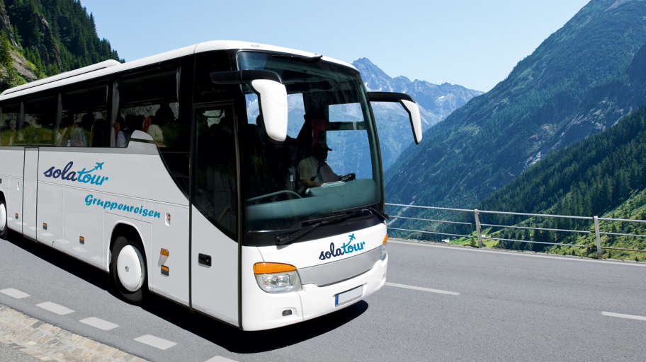 Bus mit Solatour Logo2